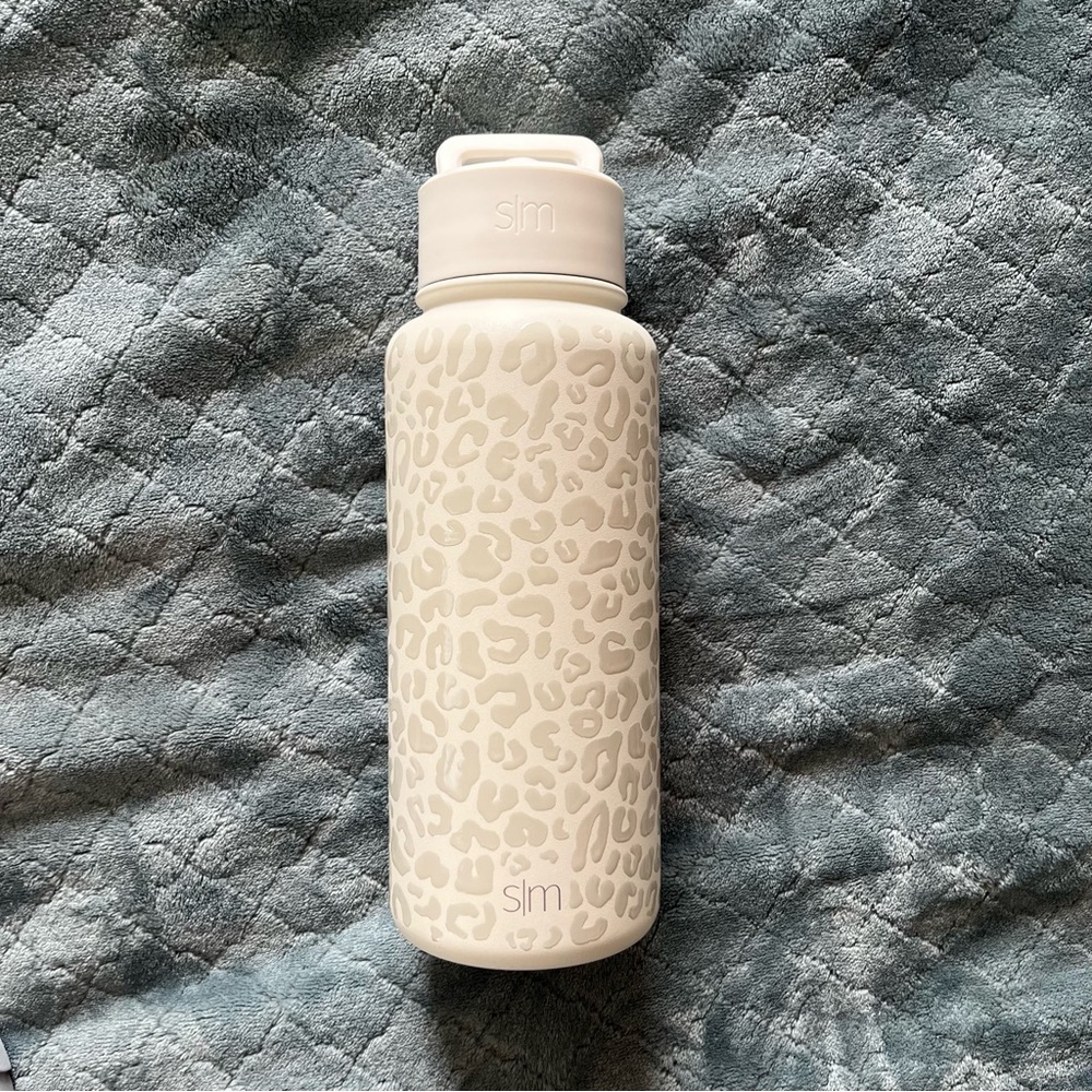 Simple modern cream‎ Leopard Print Water Bottle